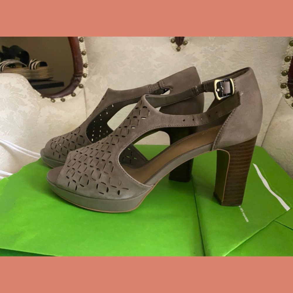 Clark Brushed leather look Tan sandals